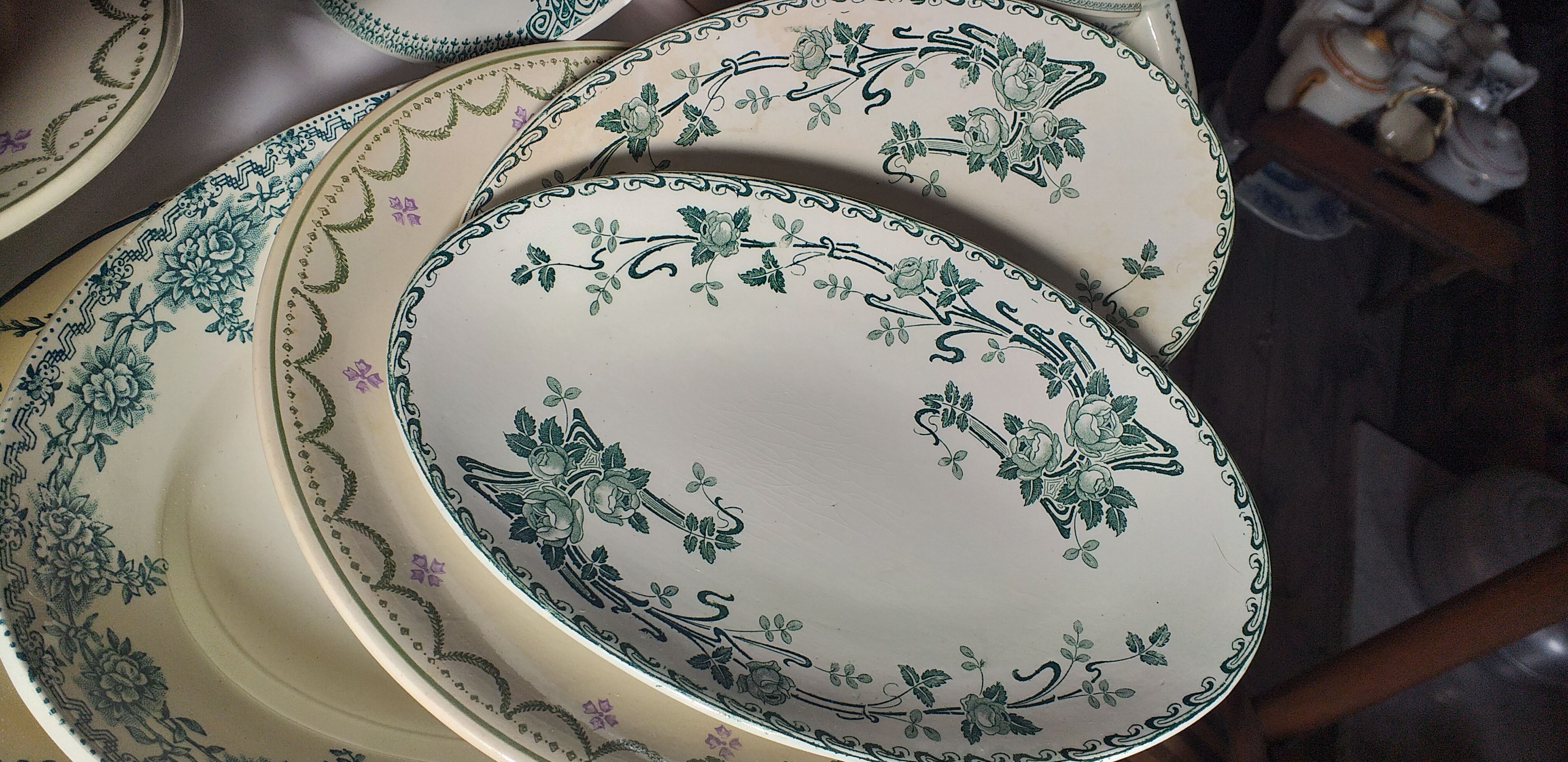 Set of 5 pieces in Belgian porcelain Boch Frères Kéramis model Rosa
