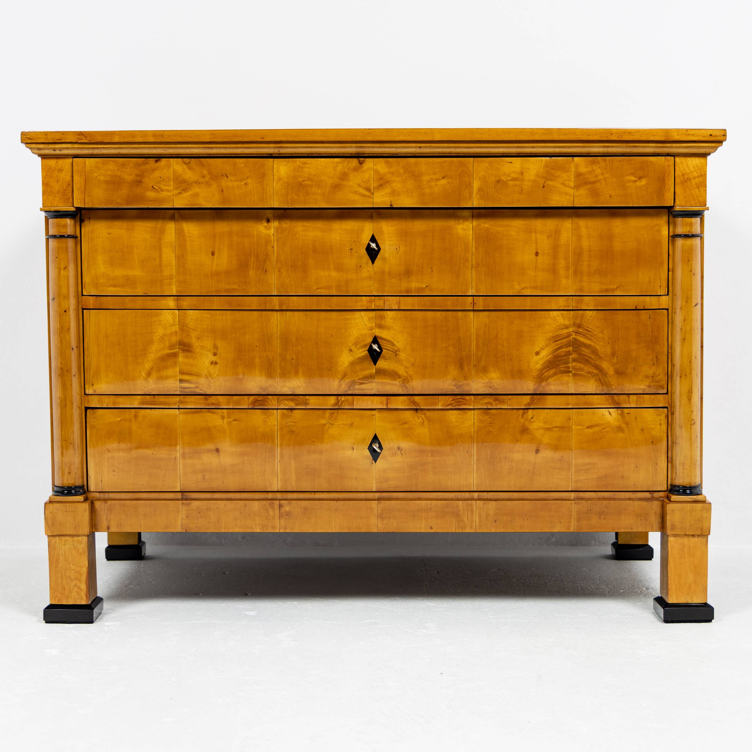 Biedermeier commode in birch veneer 1820-1830