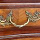 Commode galbée en marqueterie d’époque Rrégence