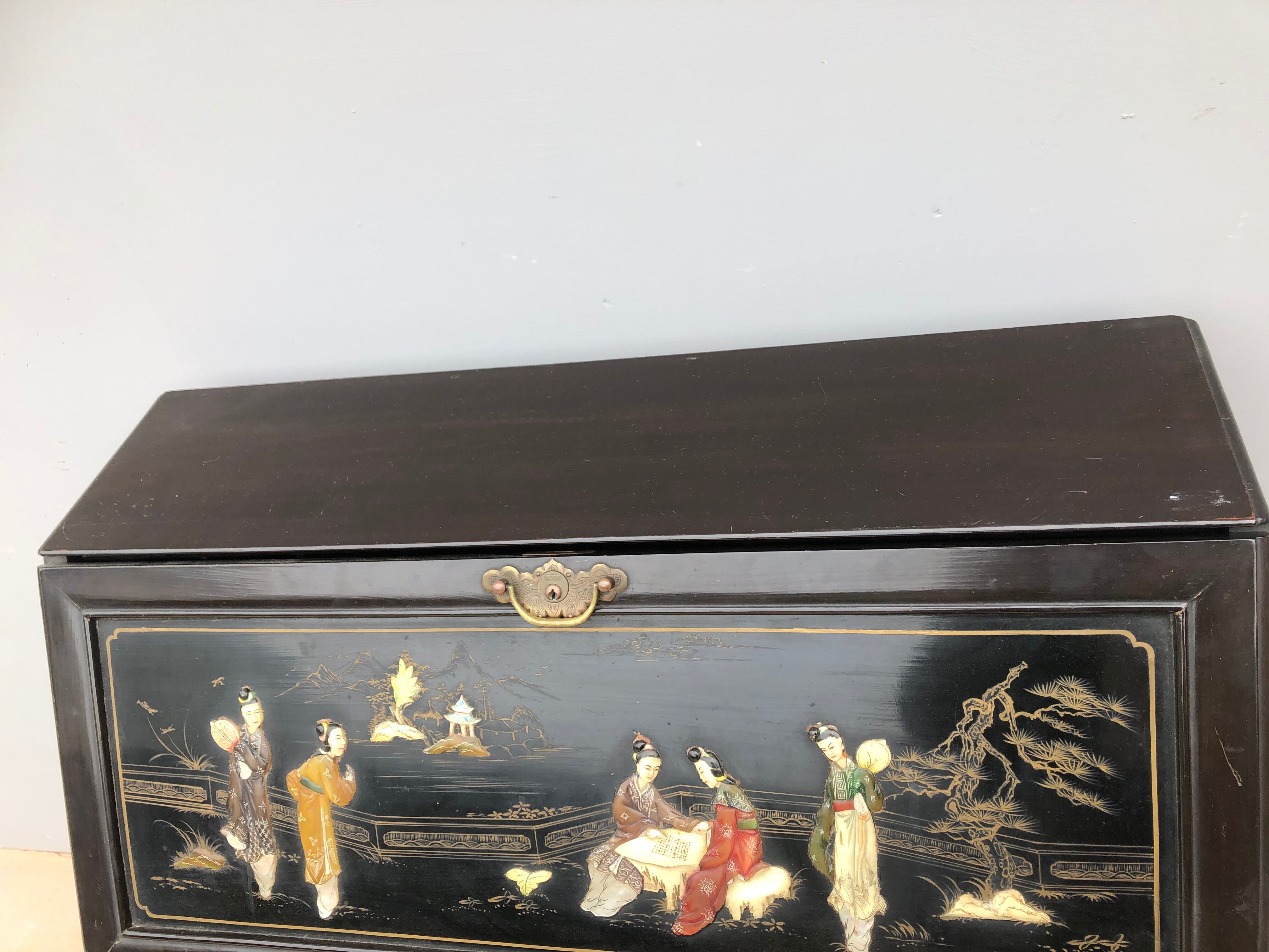 Slope office with asian decorations from the 1950s