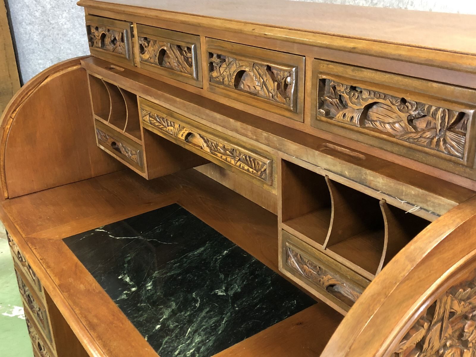 Bureau à cylindre d'inspiration asiatique années 70