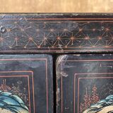 Ancient chinese chest with 2 doors