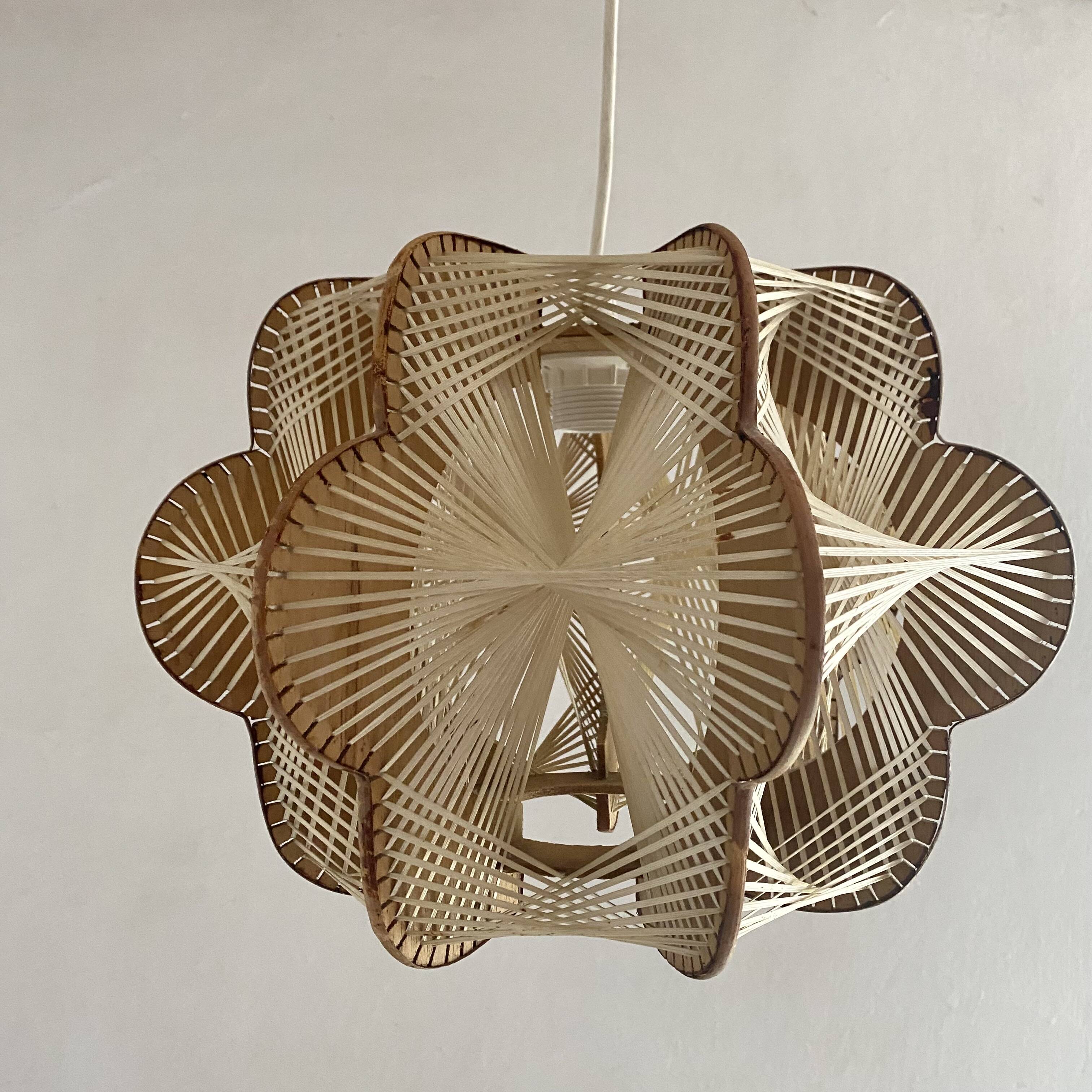 Suspension scandinave en bois et fils tendus , années 60-70