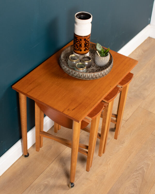 Ensemble de table et deux tabourets en teck des années 1960 par Poul Hundevad