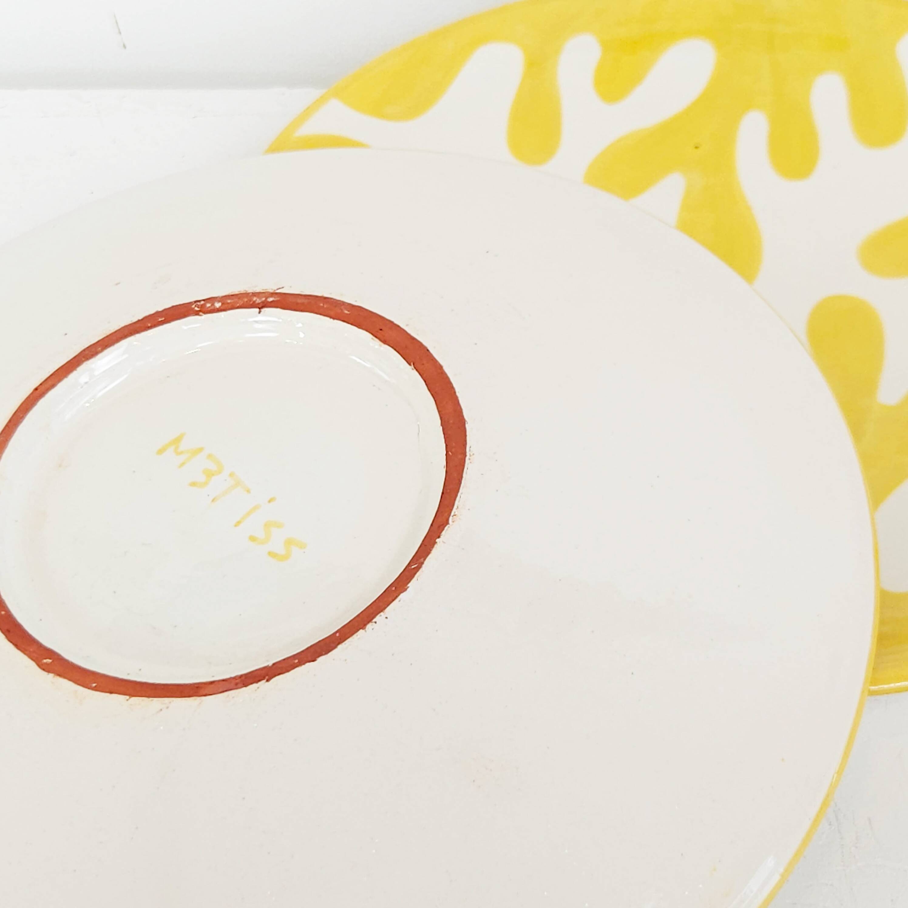 Large plate - Yellow Cineraria