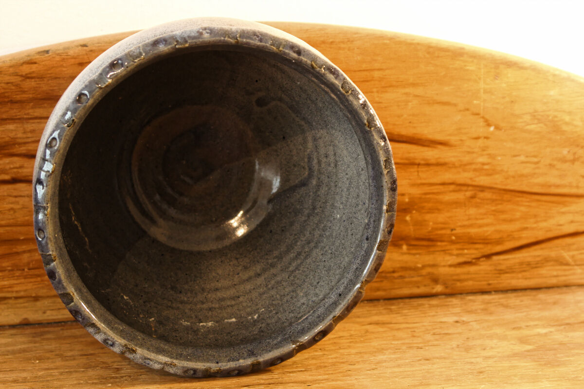Cache pot in bluish sandstone, signed