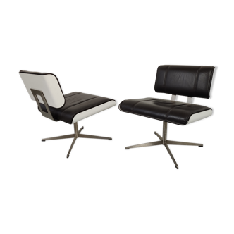 Pair of leather armchairs design 90s