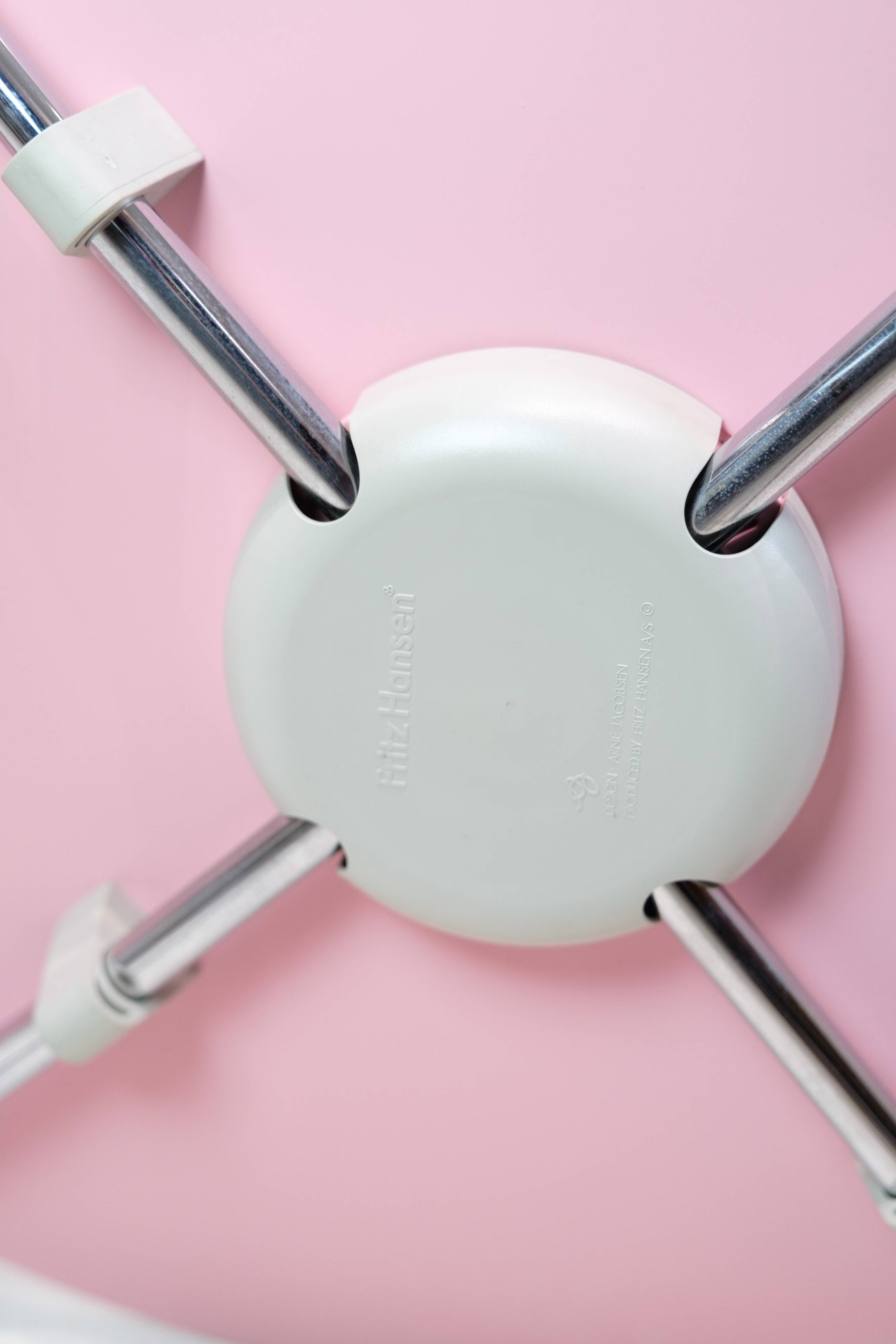 Set of 6 Series 7 chairs - Model 3107 - Series 7 chair - lacquered in pink - Arne Jacobsen - Fritz Hansen.