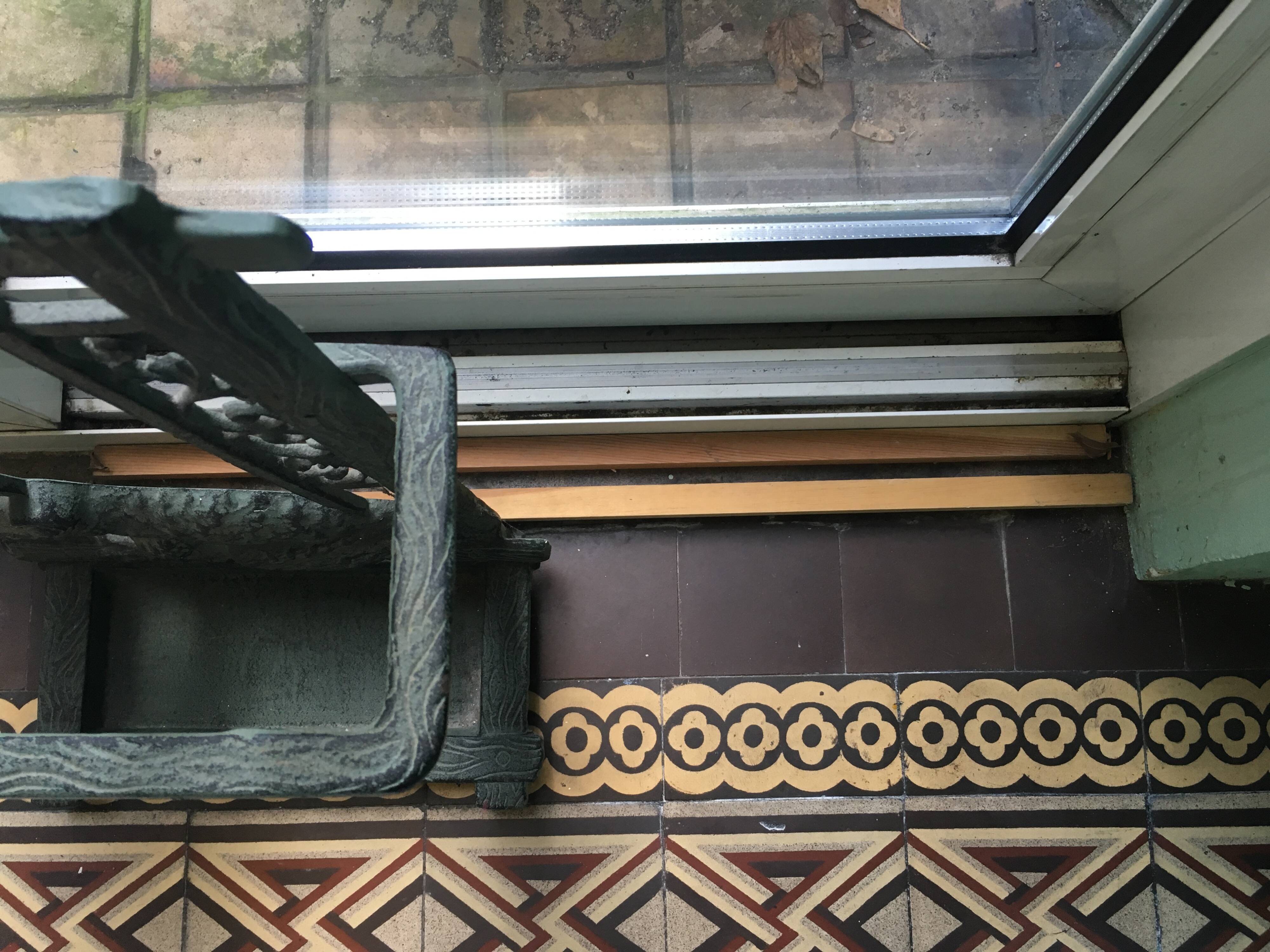 Victorian style cast iron umbrella stand (pattern XX)
