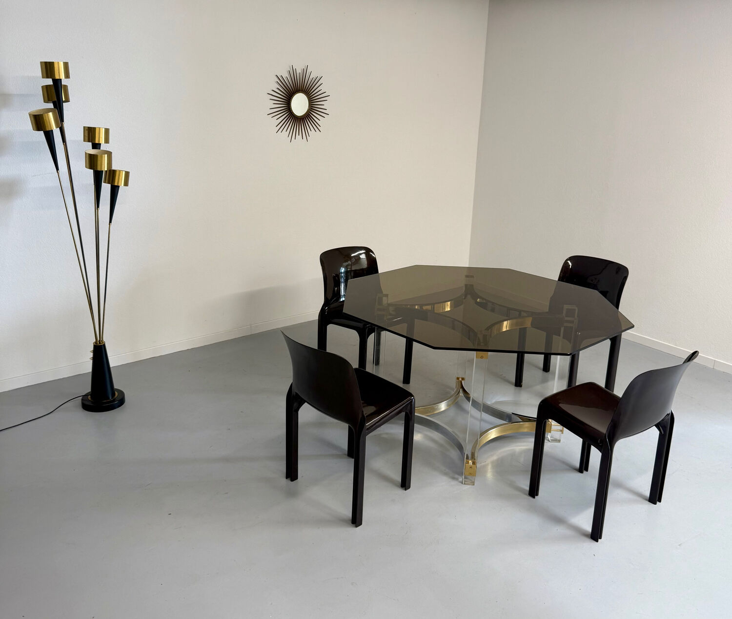 Antique Italian design dining table by Alessandro Albrizzi from the 70s