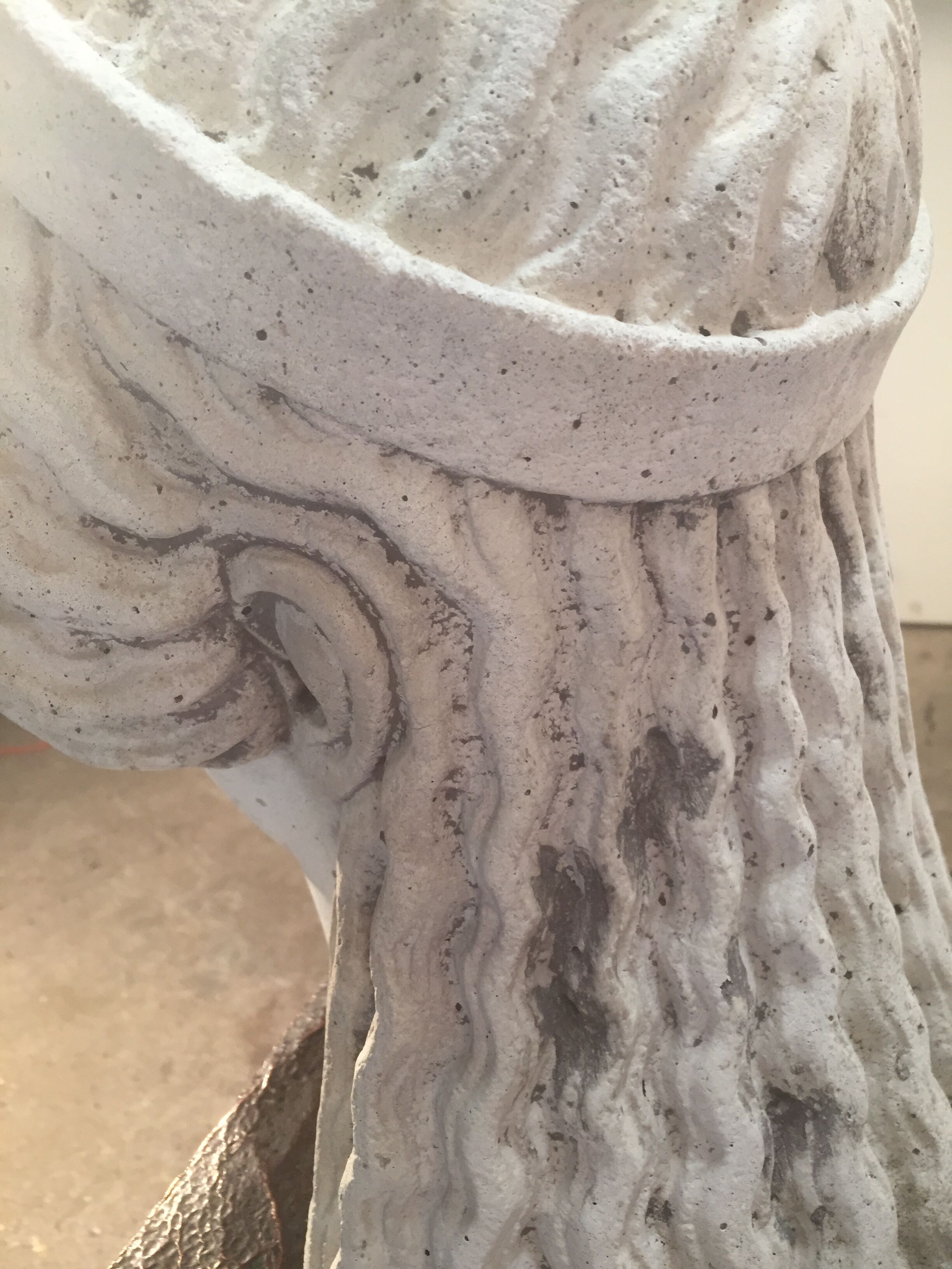 About stone bust greek