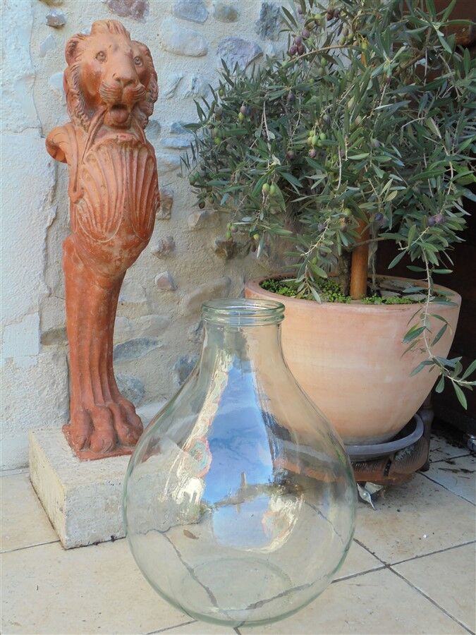 Transparent demijohn