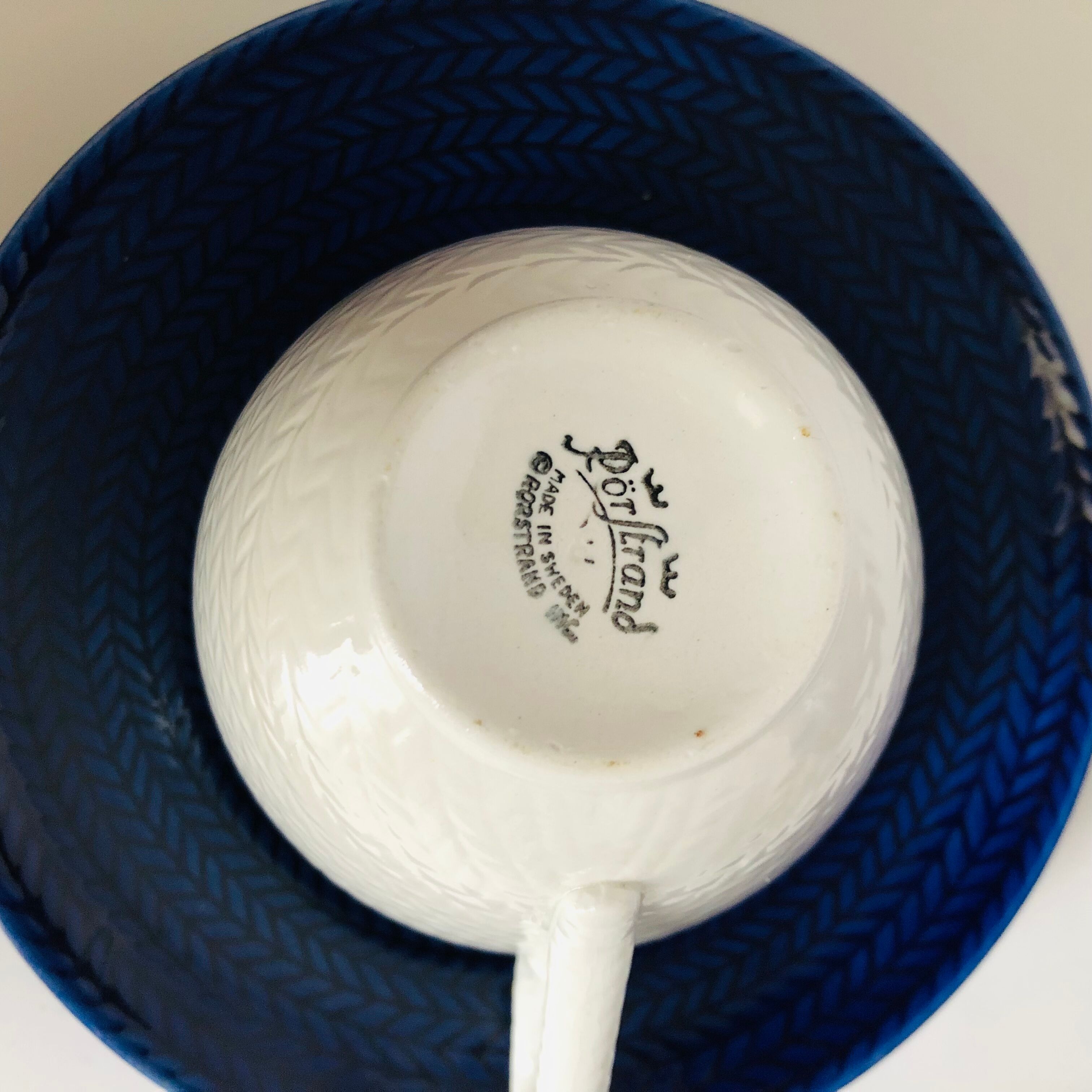 Cups, saucers, coffee maker by Herta Bengtsson Blå eld, Blue fire Rörstrand Sweden 1951-1971