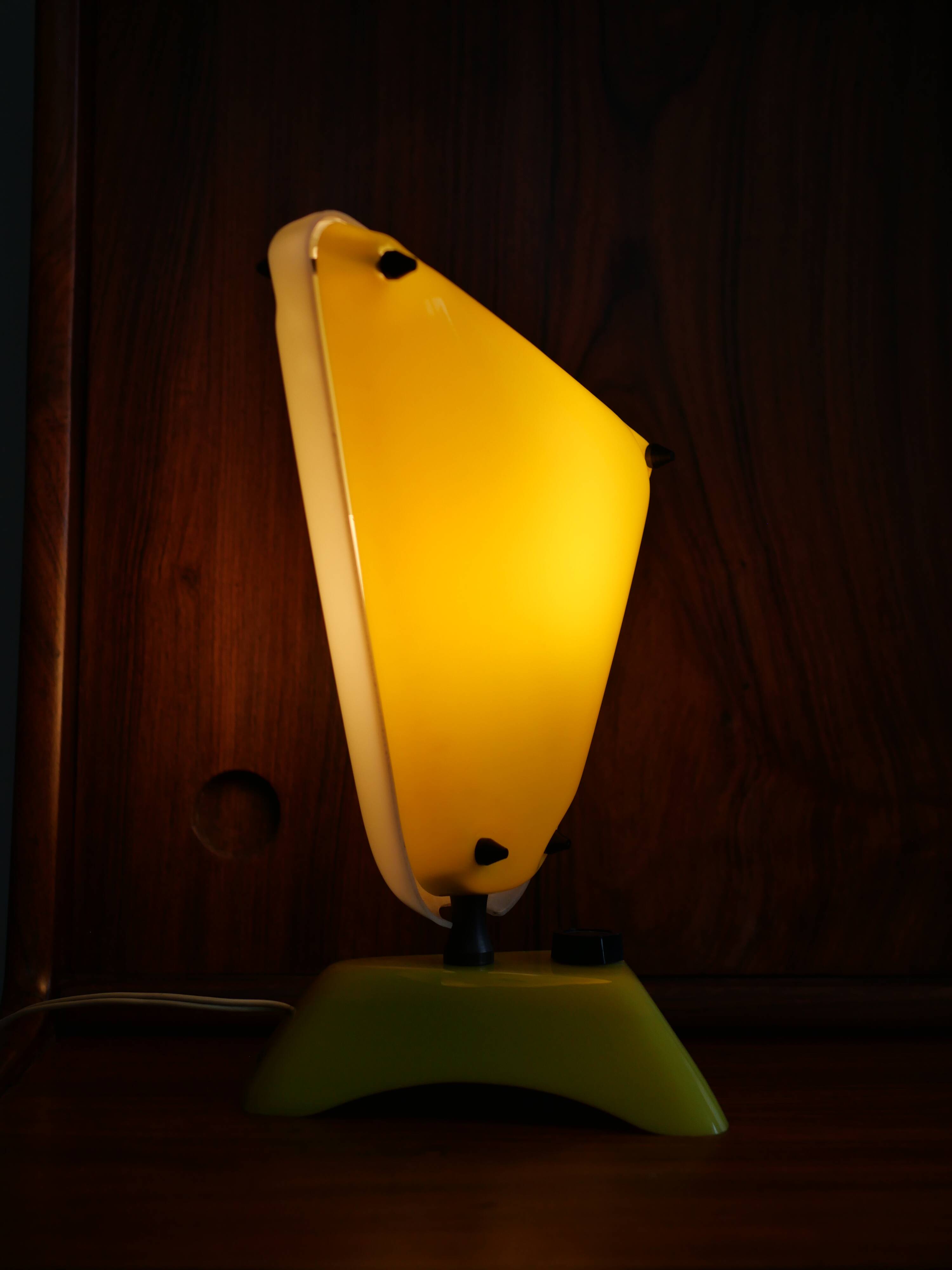Lampe en plexiglas 1950
