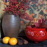 Vase tripode céramique à l'émail rouge vif vintage