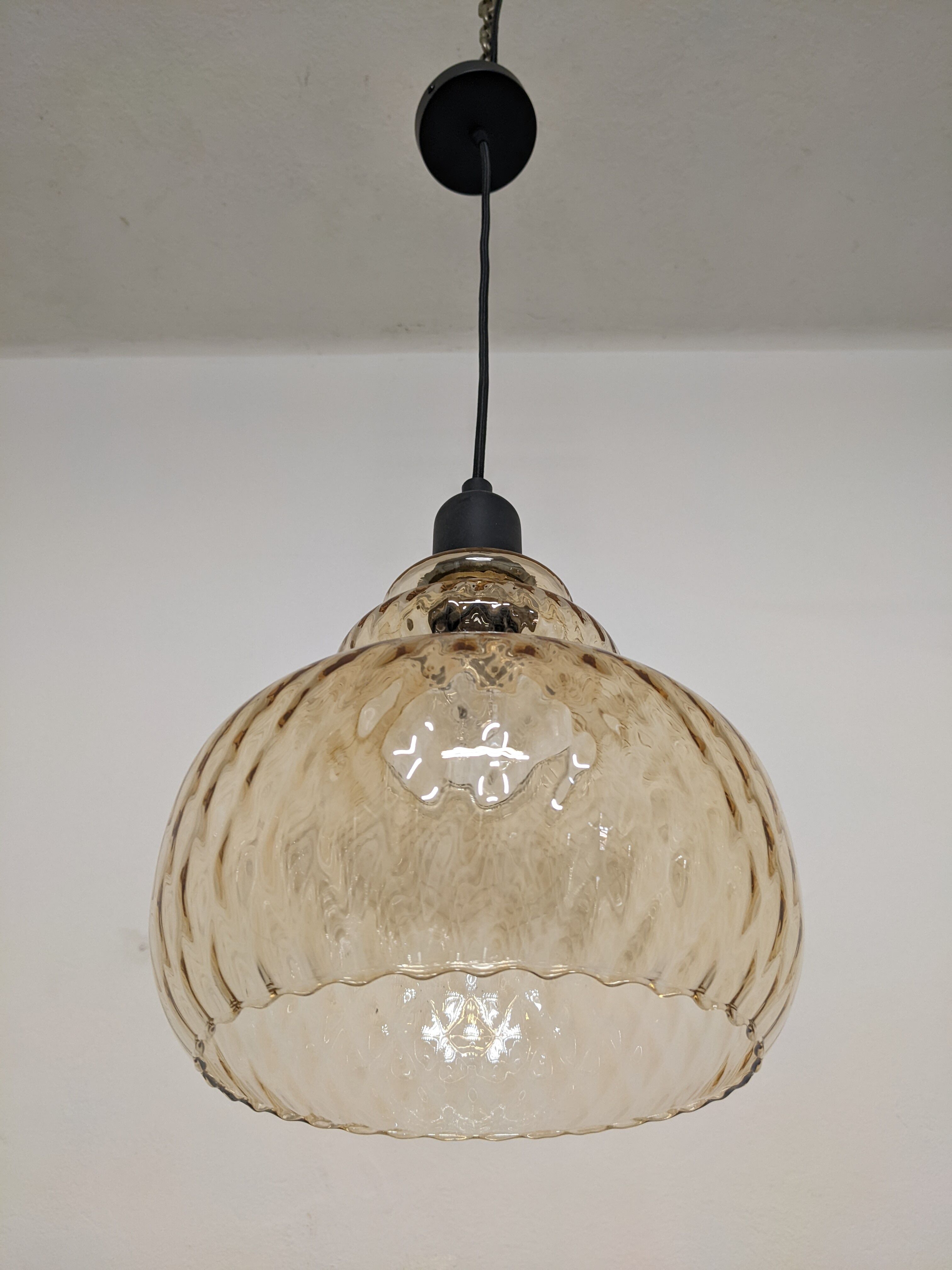 Amber crystal suspension from the 60s/70s