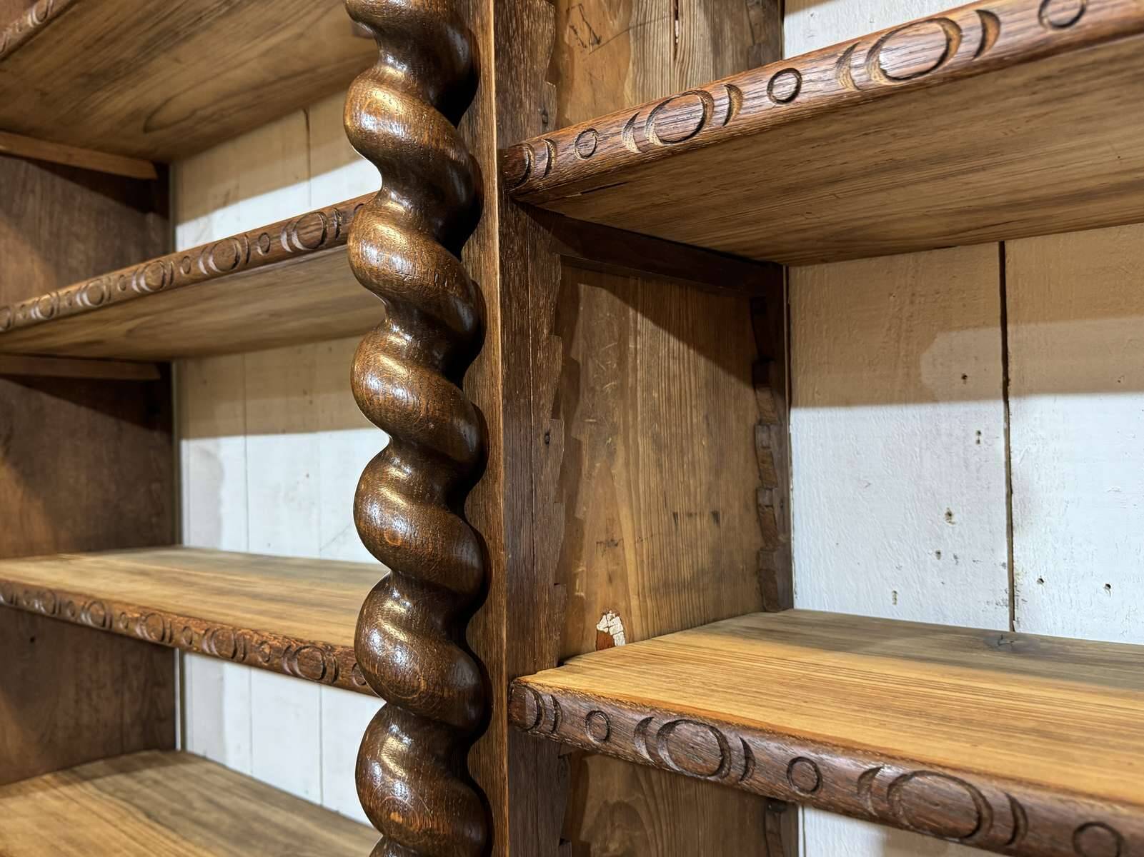 Bibliothèque de boiserie en chêne et sapin début XXème