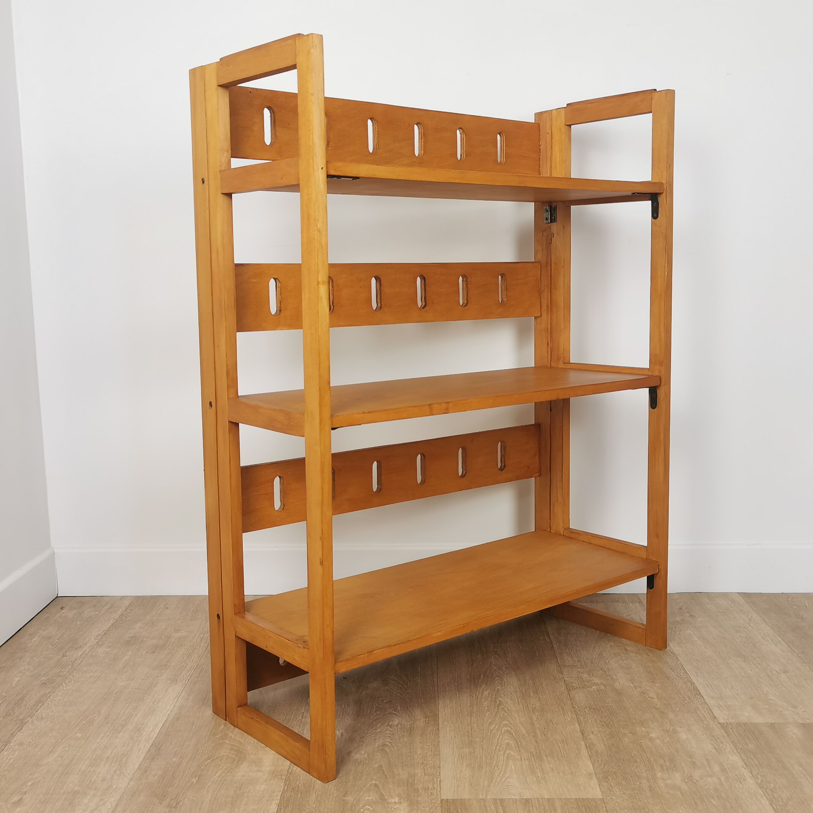 Folding bookcase shelf