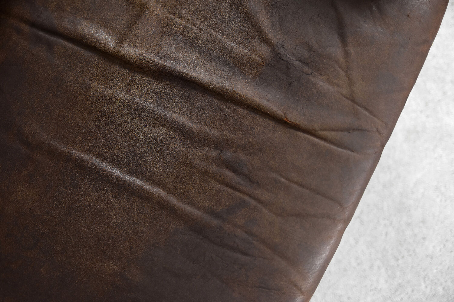 Vintage modern two-seater canapé in brown leather 3330 by Arne Vodder for Fritz Hansen.