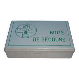 Boite de secours plastique ancienne