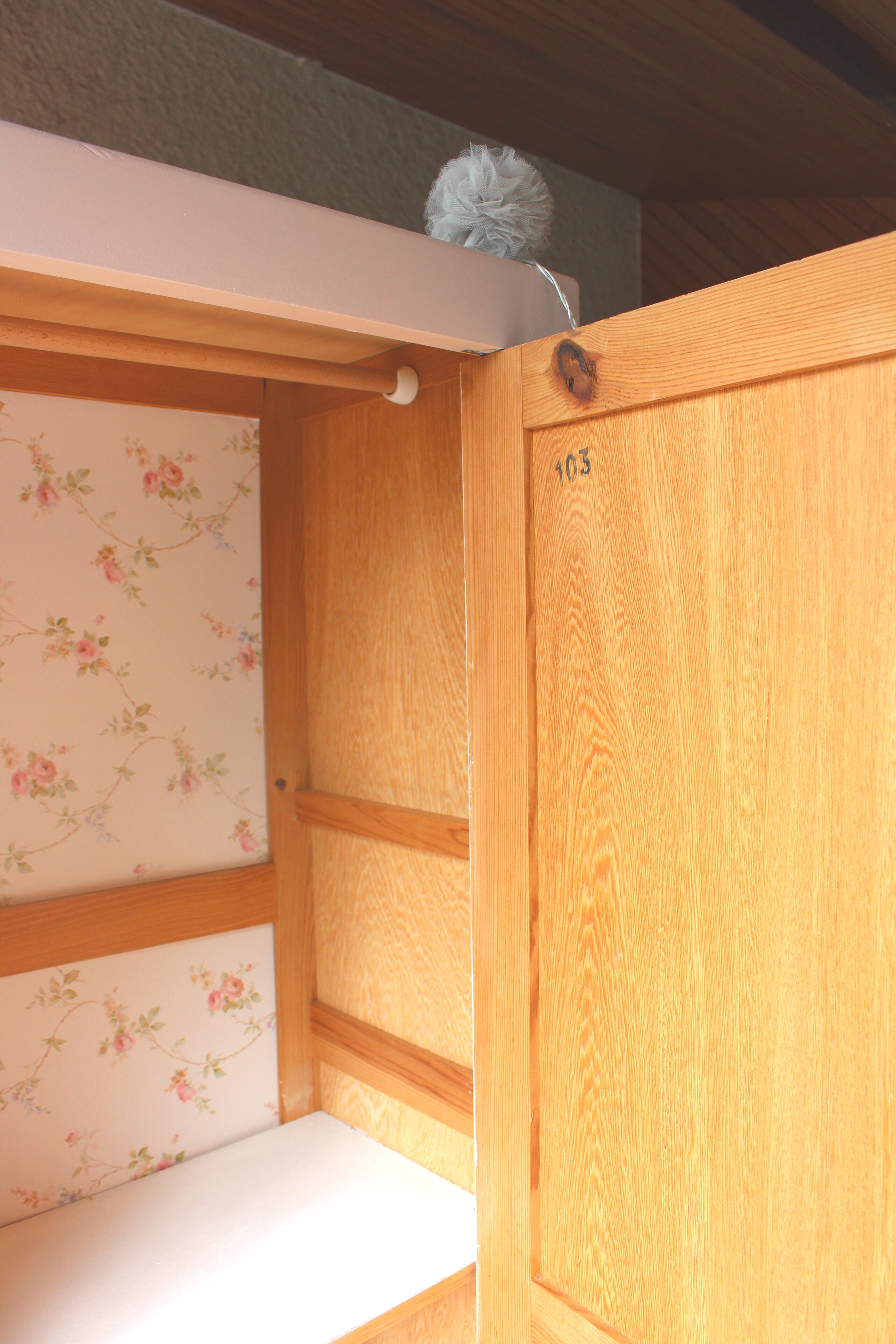 Armoire années 50 rose poudré