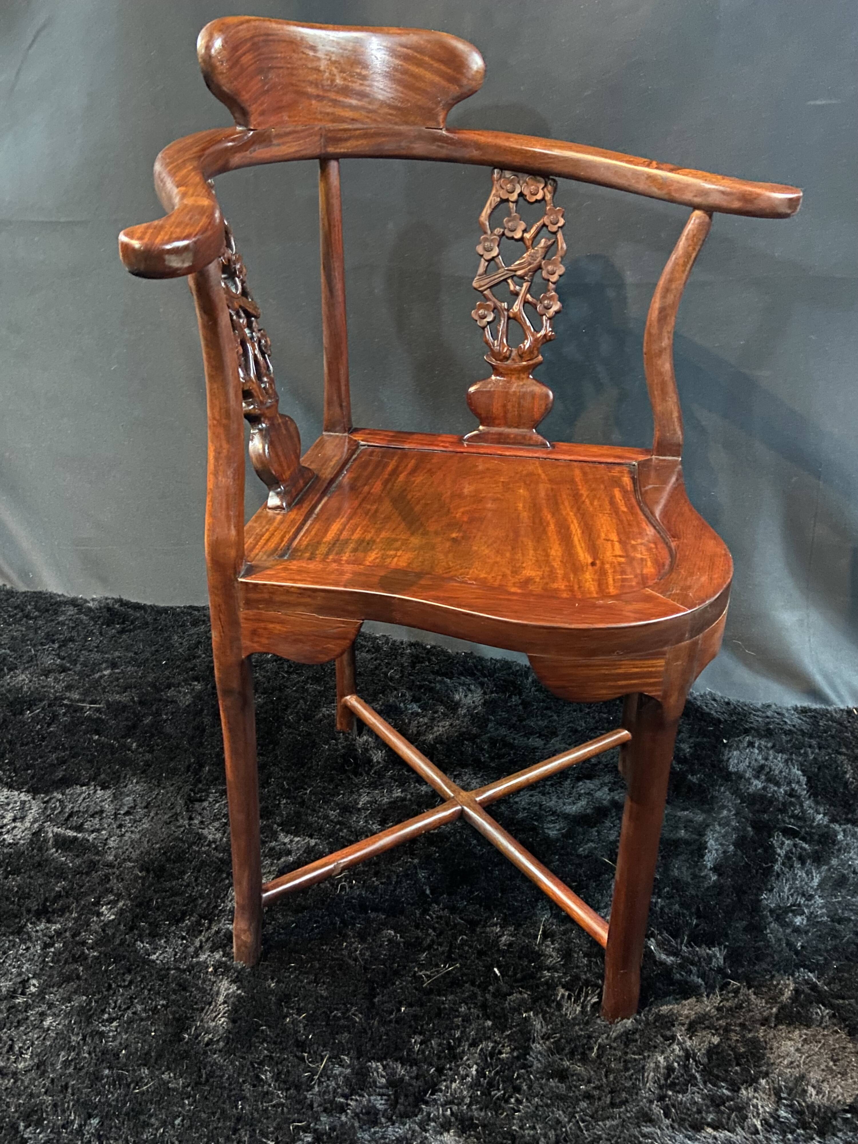Corner armchair in solid wood with carved floral decoration featuring a bird.