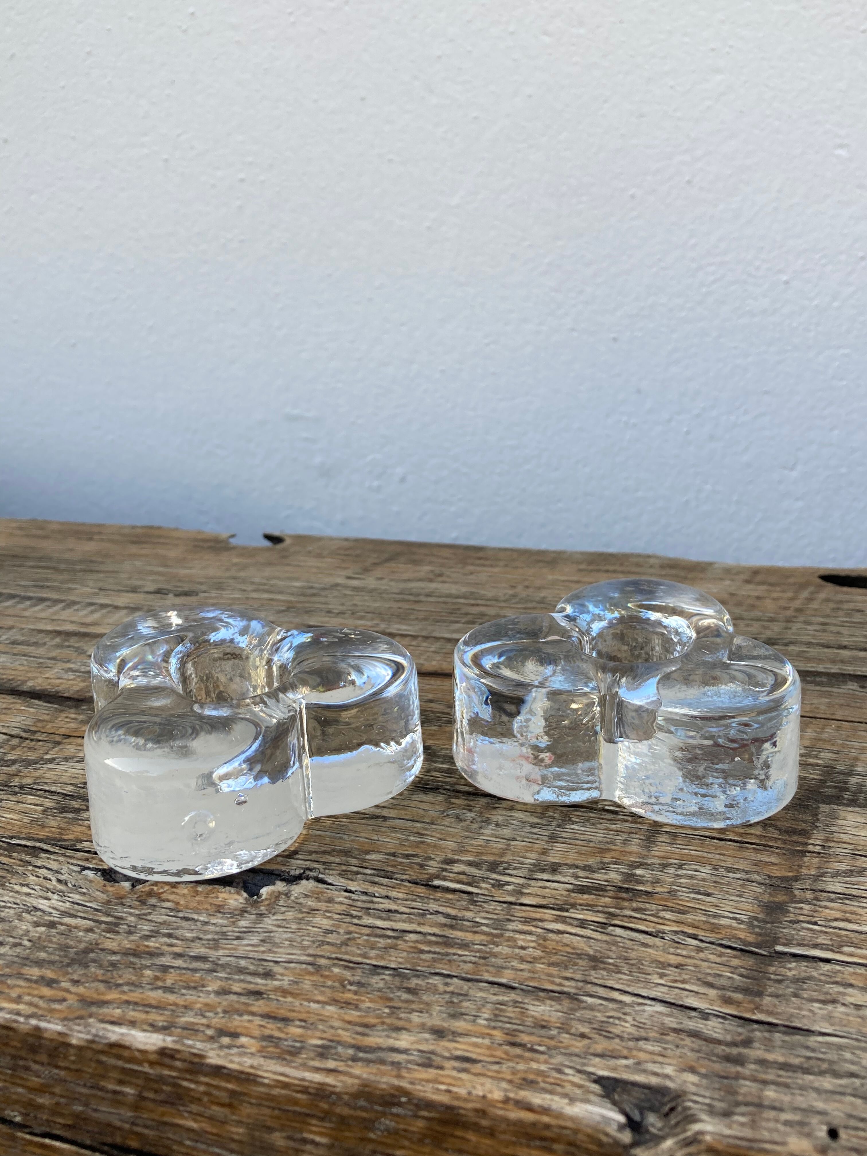 Paire de bougeoirs trèfles en verre