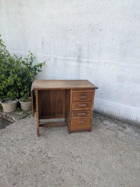 Child's desk