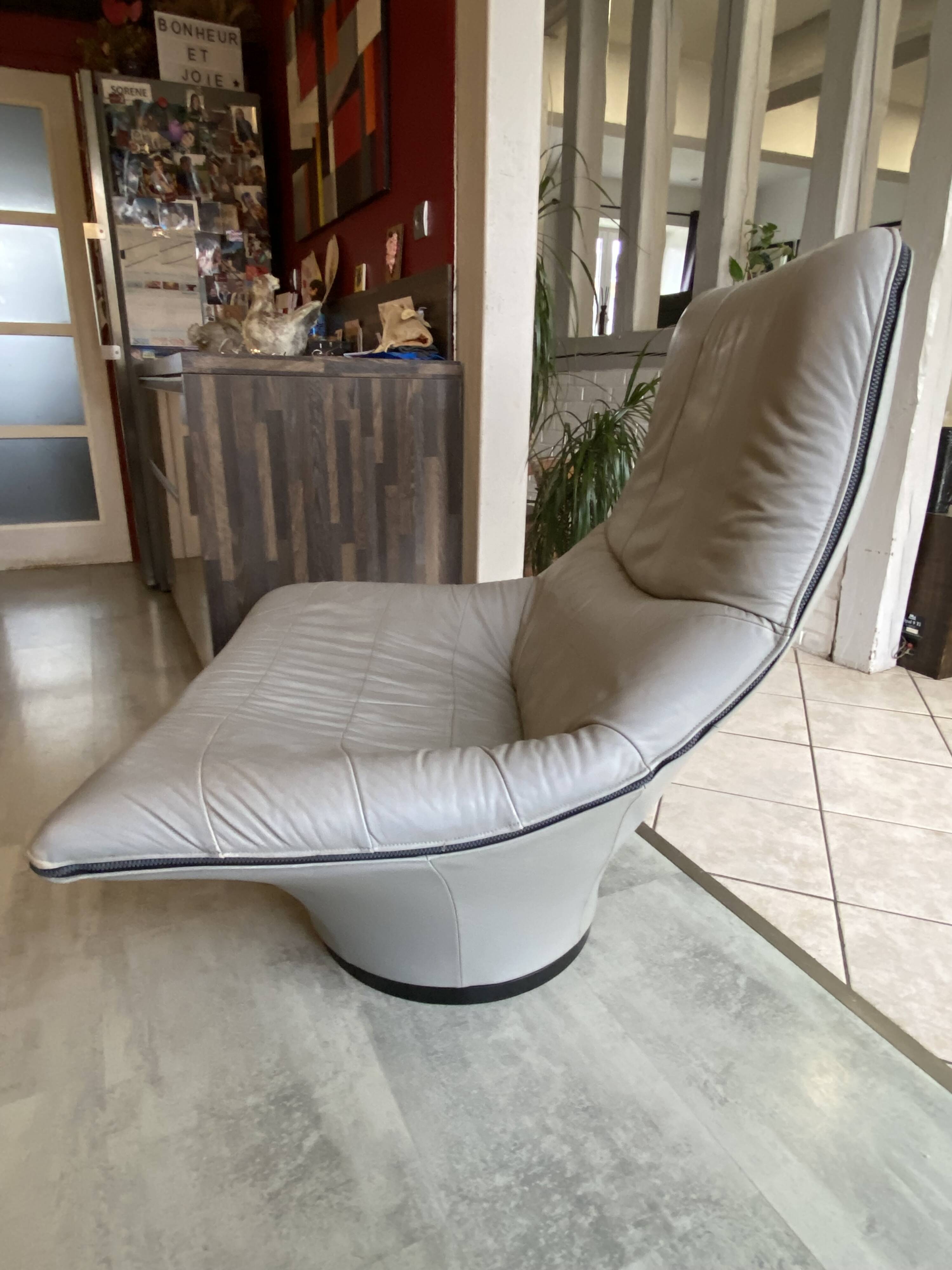 Mantis leather lounge chair ottoman footrest Gerard Van Den Berg 1970