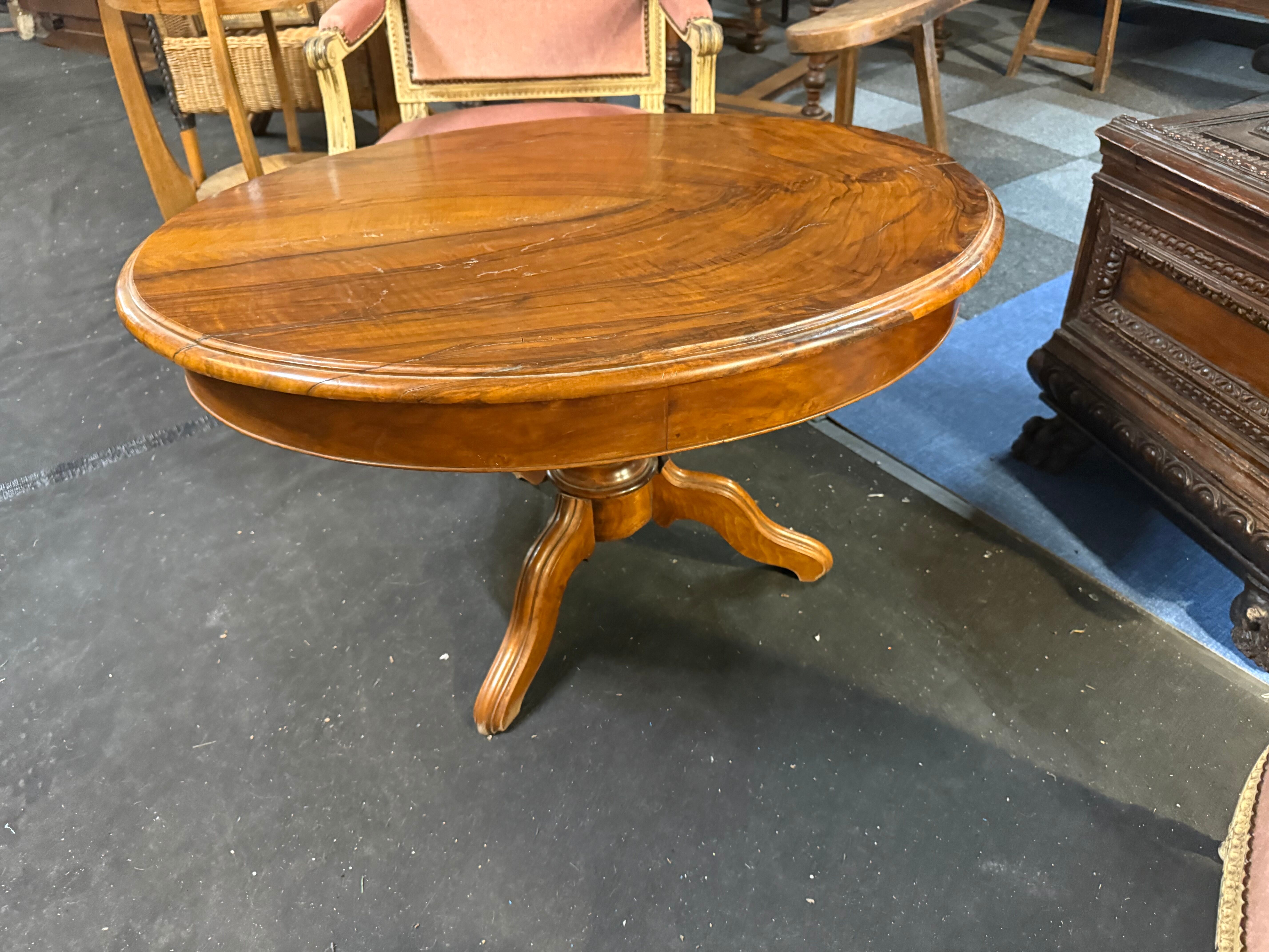 Table basse en noyer
