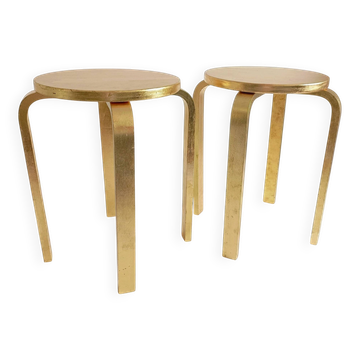 Tabourets Frosta IKEA des années 1990 dans le style d'Alvar Aalto, recouverts de feuille d'or.