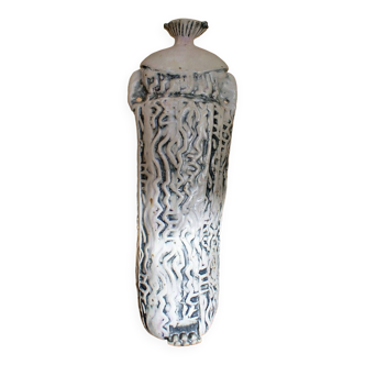 Vase en grès signé