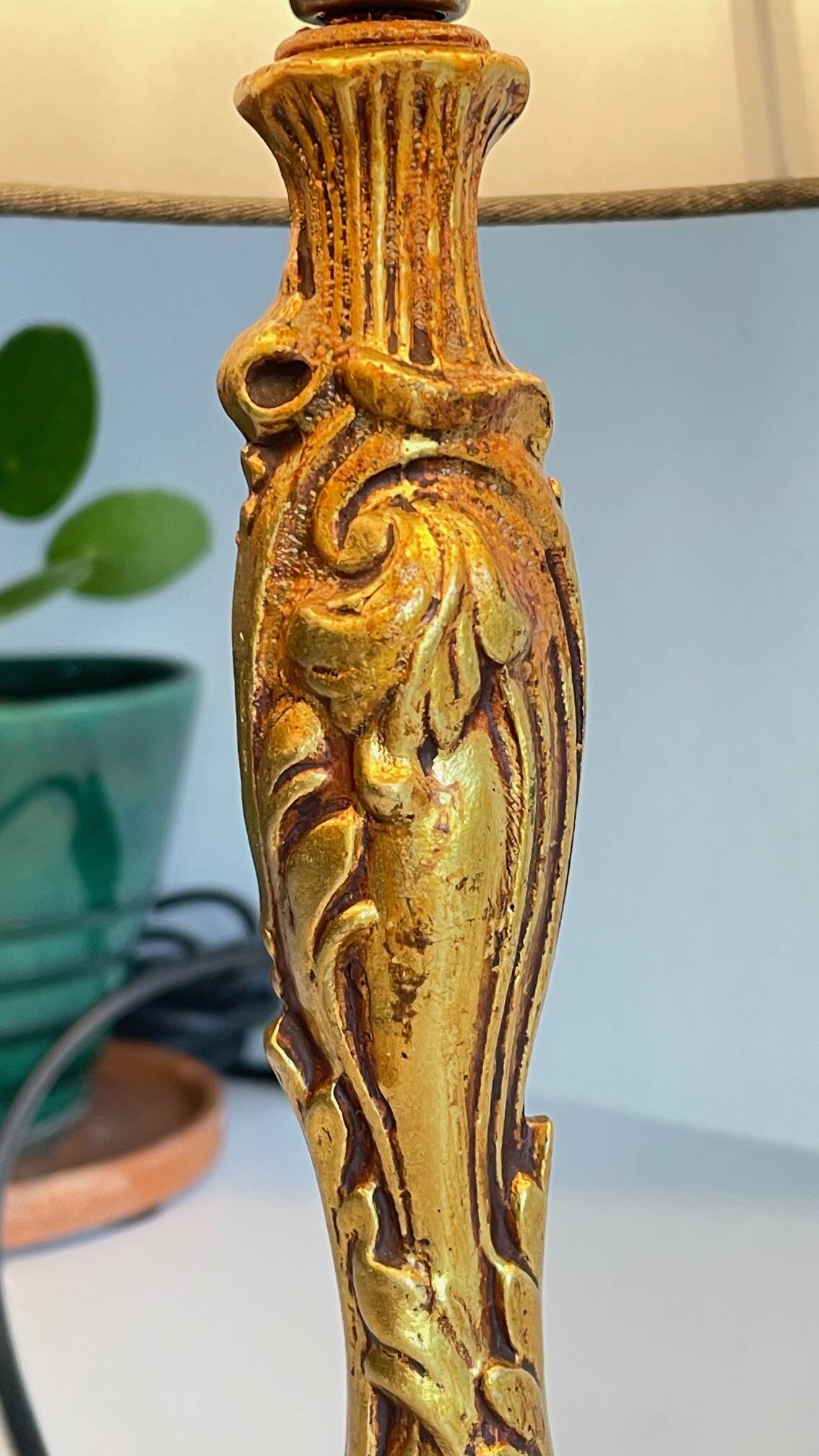 Chic bronze lamp with vintage gold patina