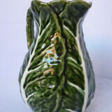 Pitcher dabbling cabbage leaf