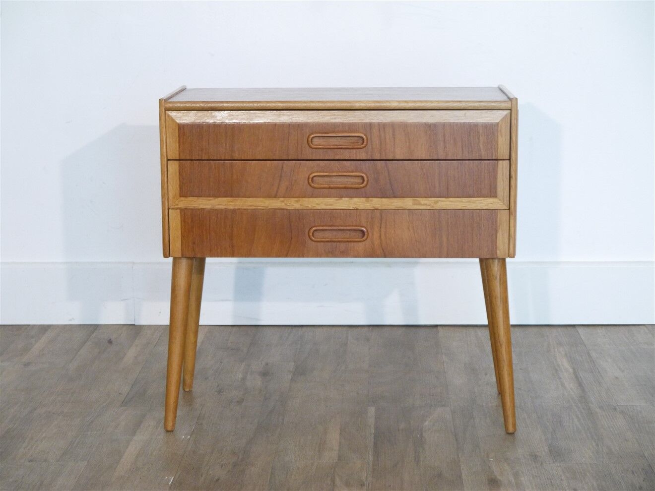 Commode vintage scandinave en teck et chene 1960