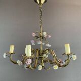 Lustre en porcelaine et laiton à décor de fleurs, XXème siècle