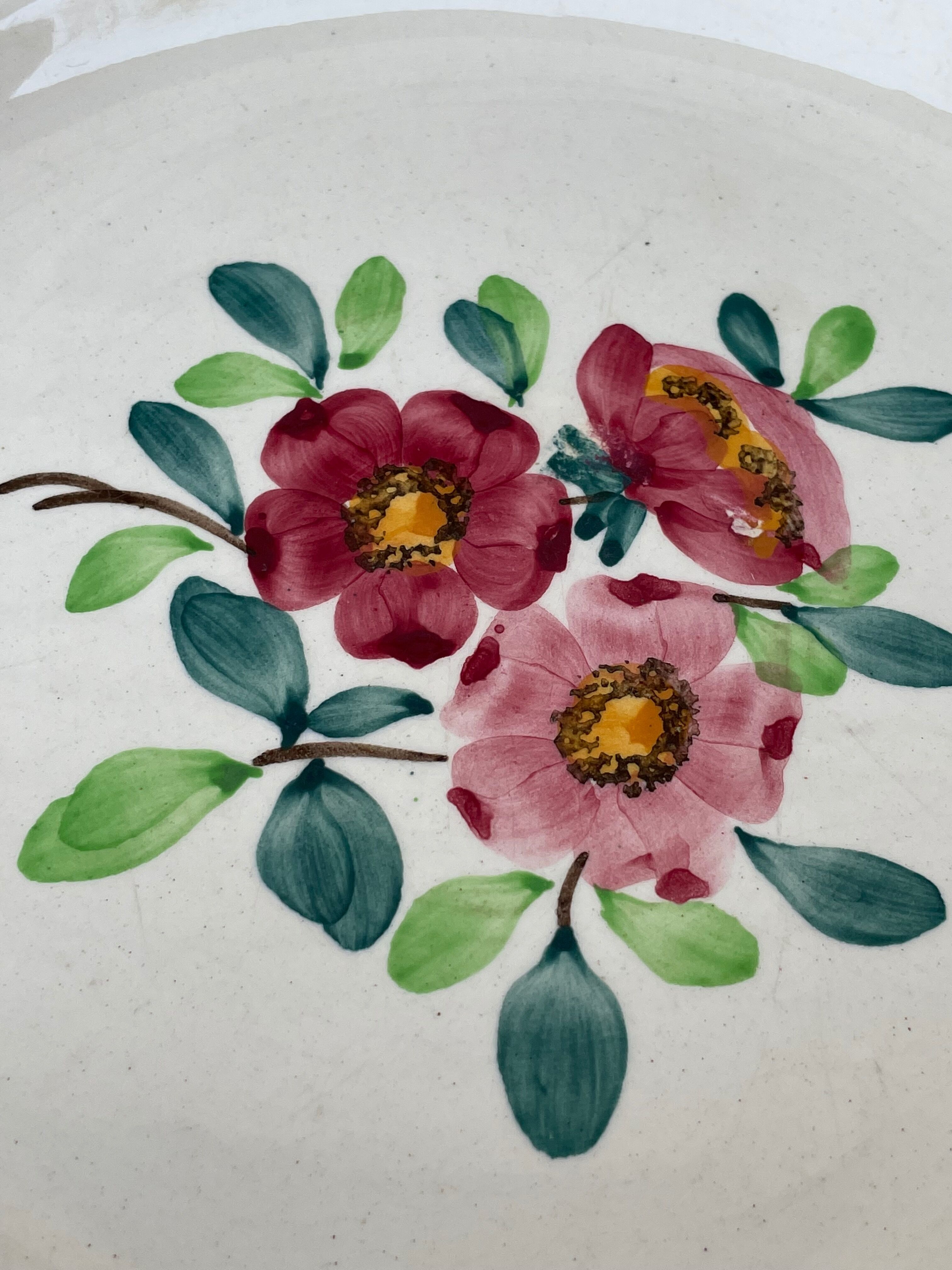 Set of 3 plates with a floral pattern from Sarreguemines.