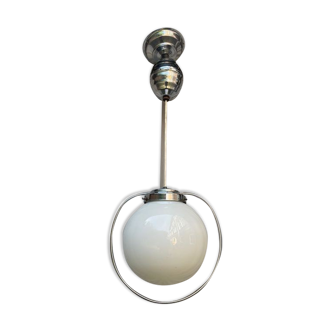 Suspension Art Déco chrome et opaline années 1950