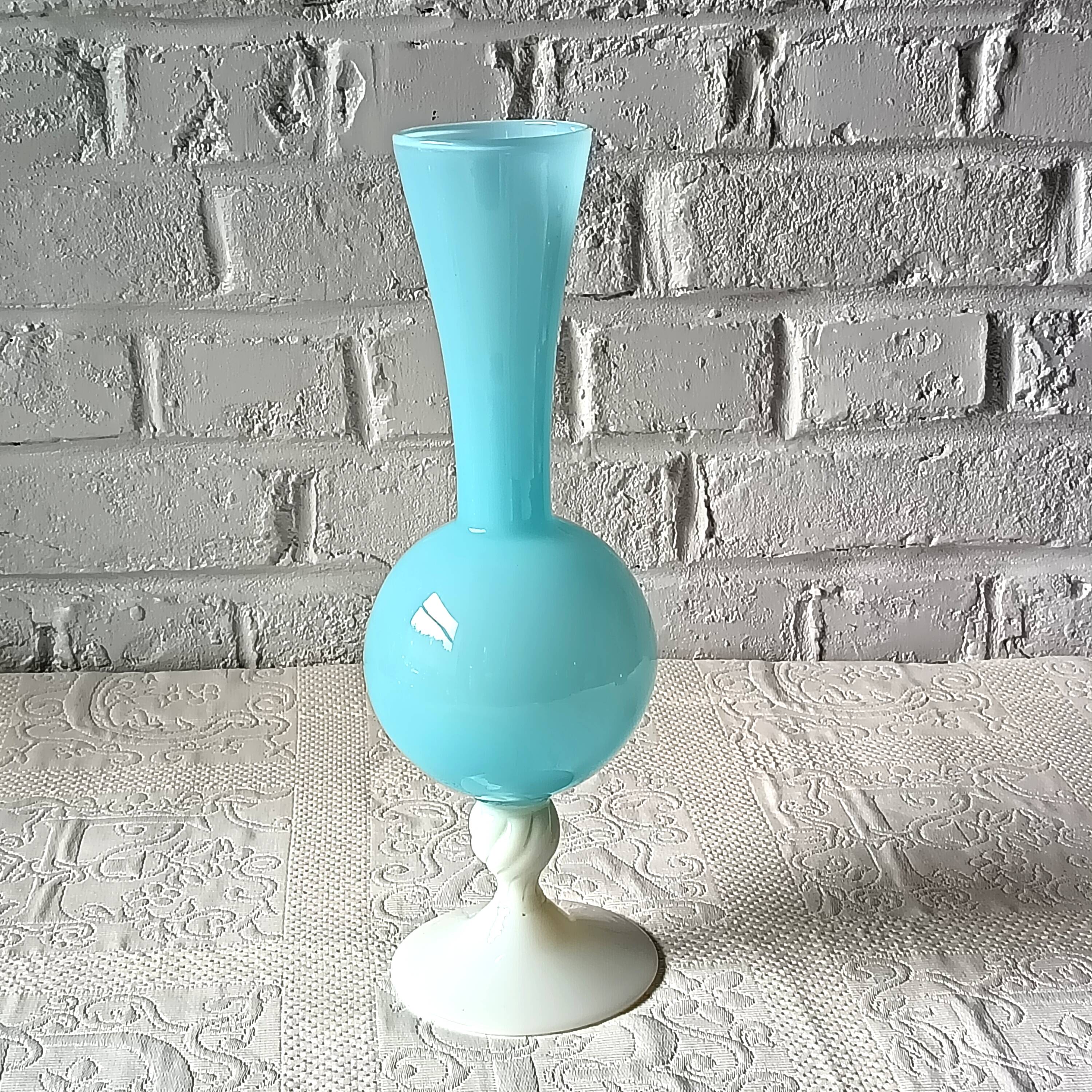 Grand VASE décoratif rétro pied opaline bleue, vase vintage Italie