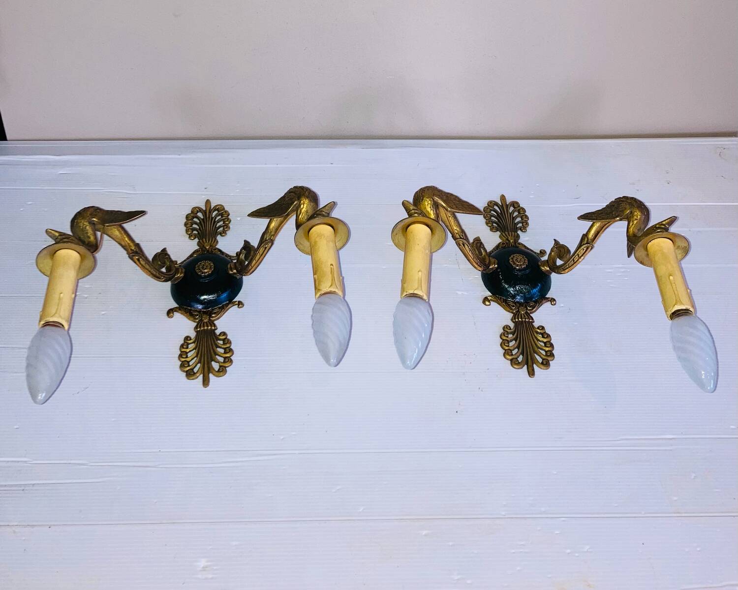 Empire bronze sconces with decorations of swans, palmettes and acanthus leaves