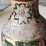 Chinese vase baluster in polychrome ceramics. Life scenes Japanese warriors/Samurai against a backdrop of wilderness