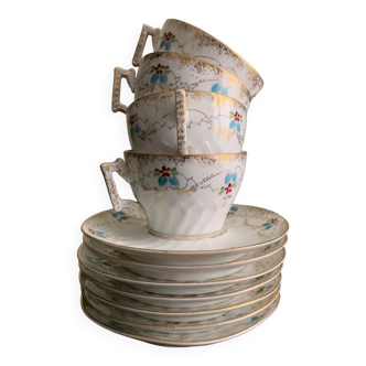 Tasses et sous tasses en porcelaine peinte