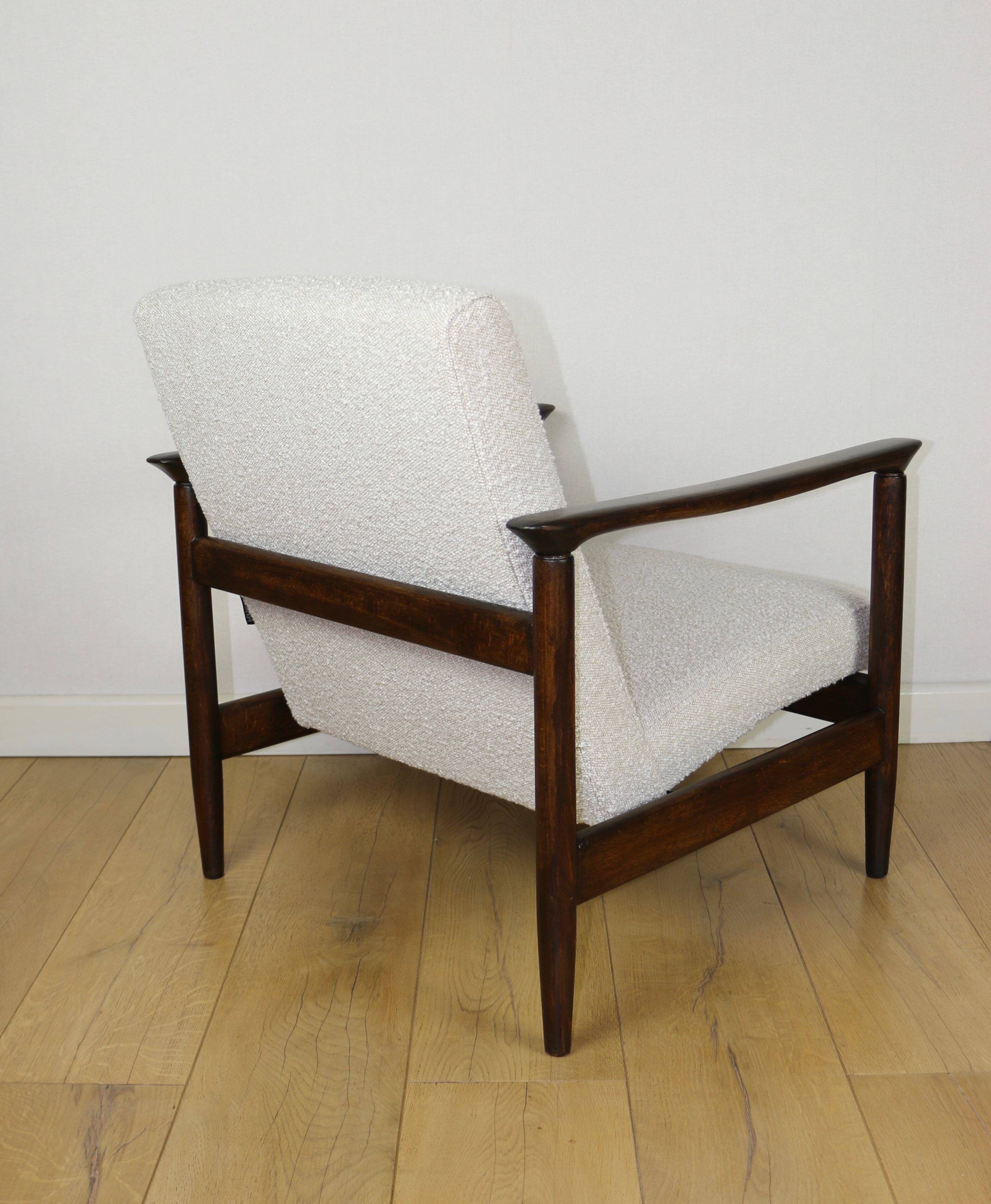 Fauteuil GFM-142, design Edmund Homa des années 70, boucle blanc ivoire - 2 pièces disponibles - bois foncé