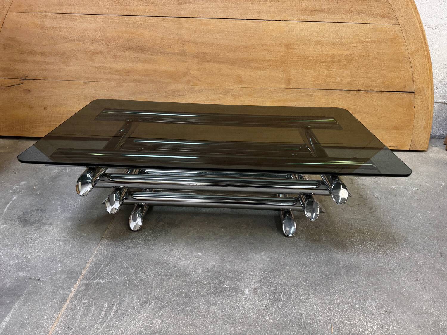 Table basse en verre fumé tubes métal chromé dans le goût Willy Rizzo