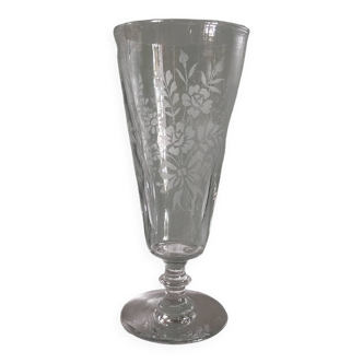 Très grand verre ou vase ancien gravé de bouquets de fleurs ,  verre soufflé, bullé 19 ème