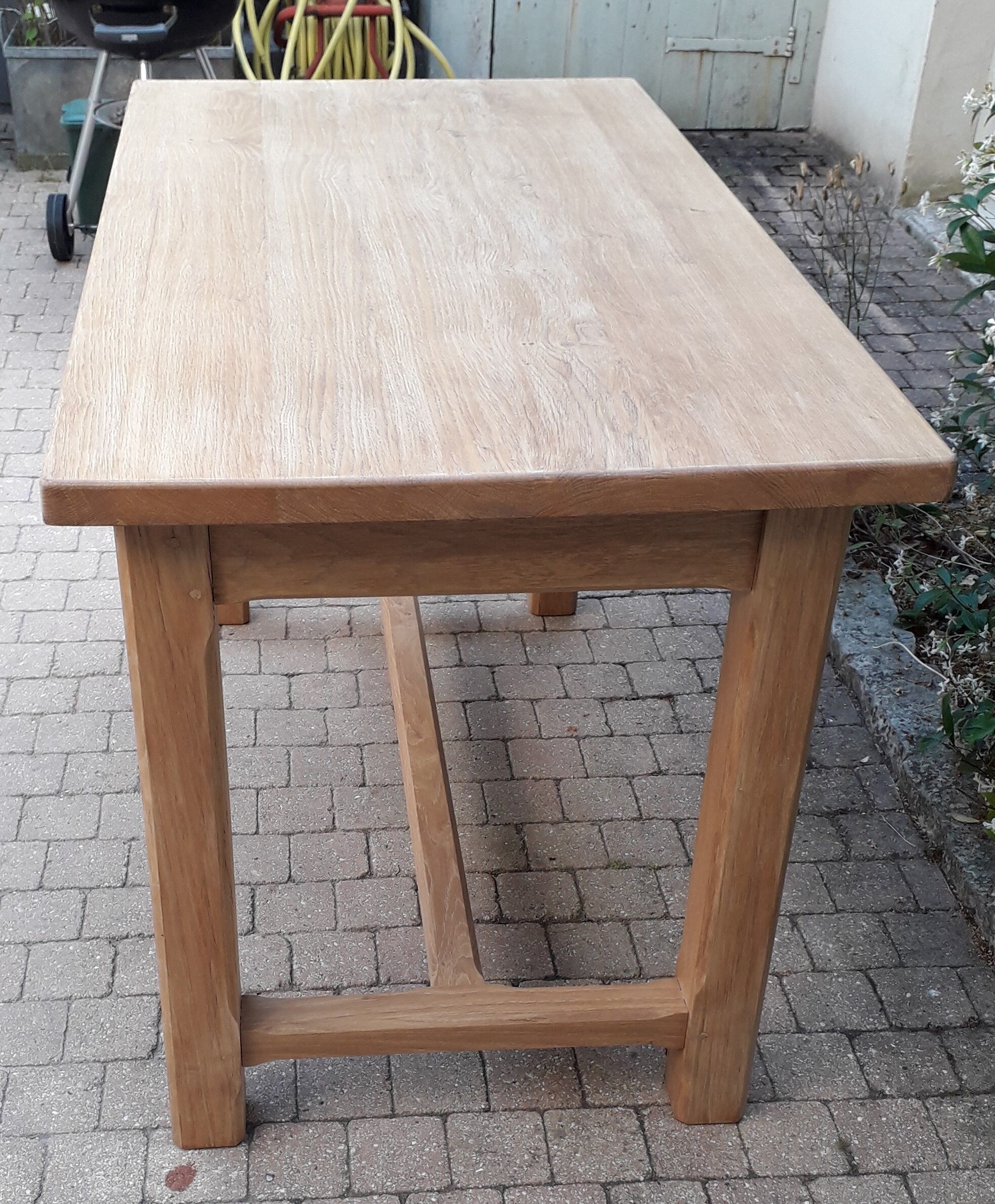 Farm table