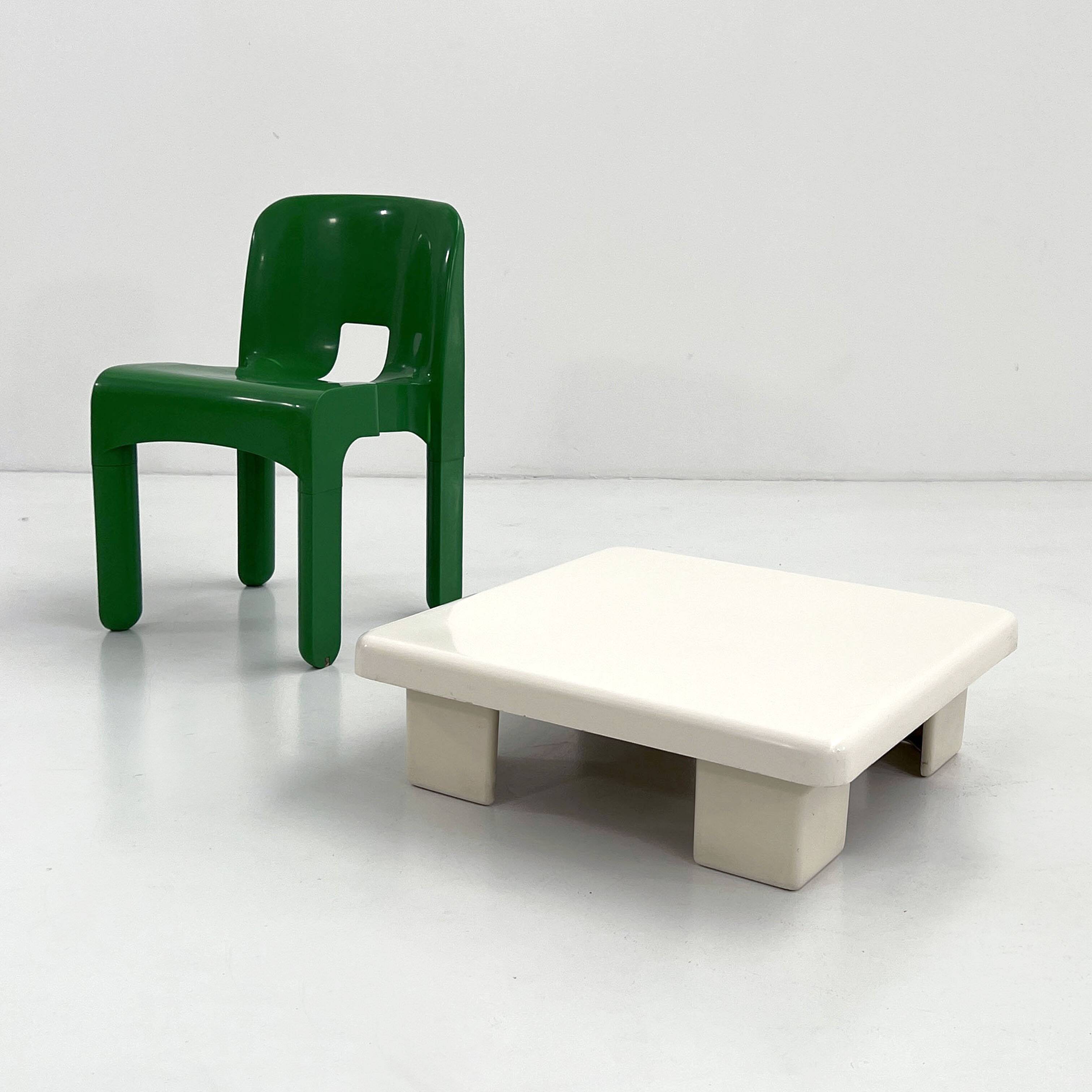 Table d'appoint en fibre de verre Saporiti, 1970