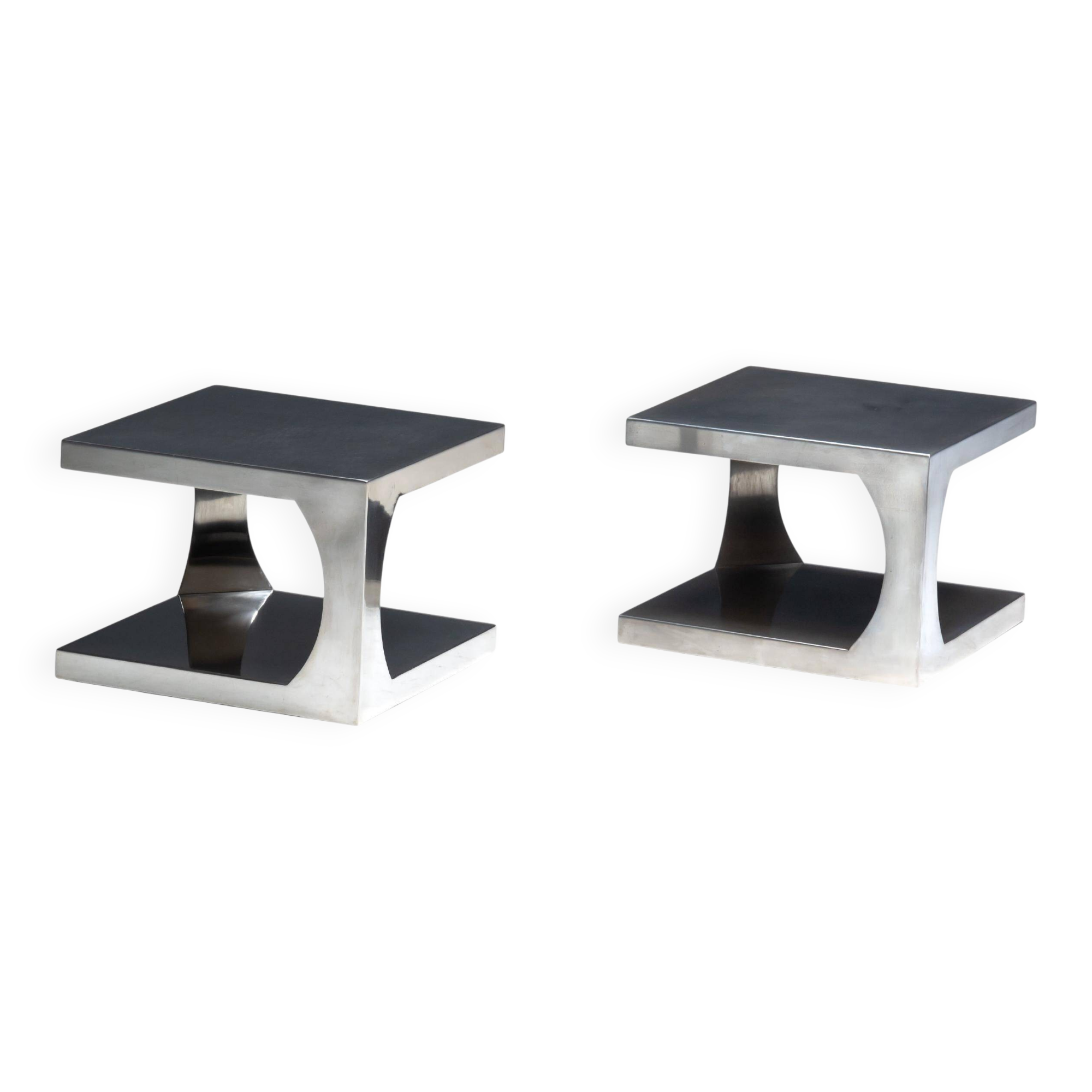 Tables d'appoint modernistes en aluminium, Italie, années 1970