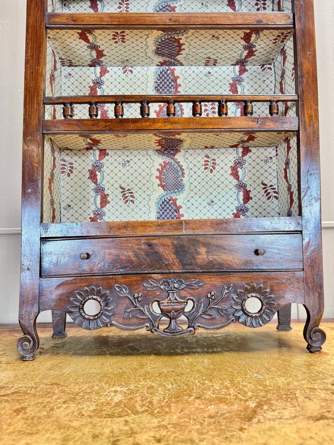 Verriau, Provençal Hanging Shelf in Walnut, Nîmes, 18th Century