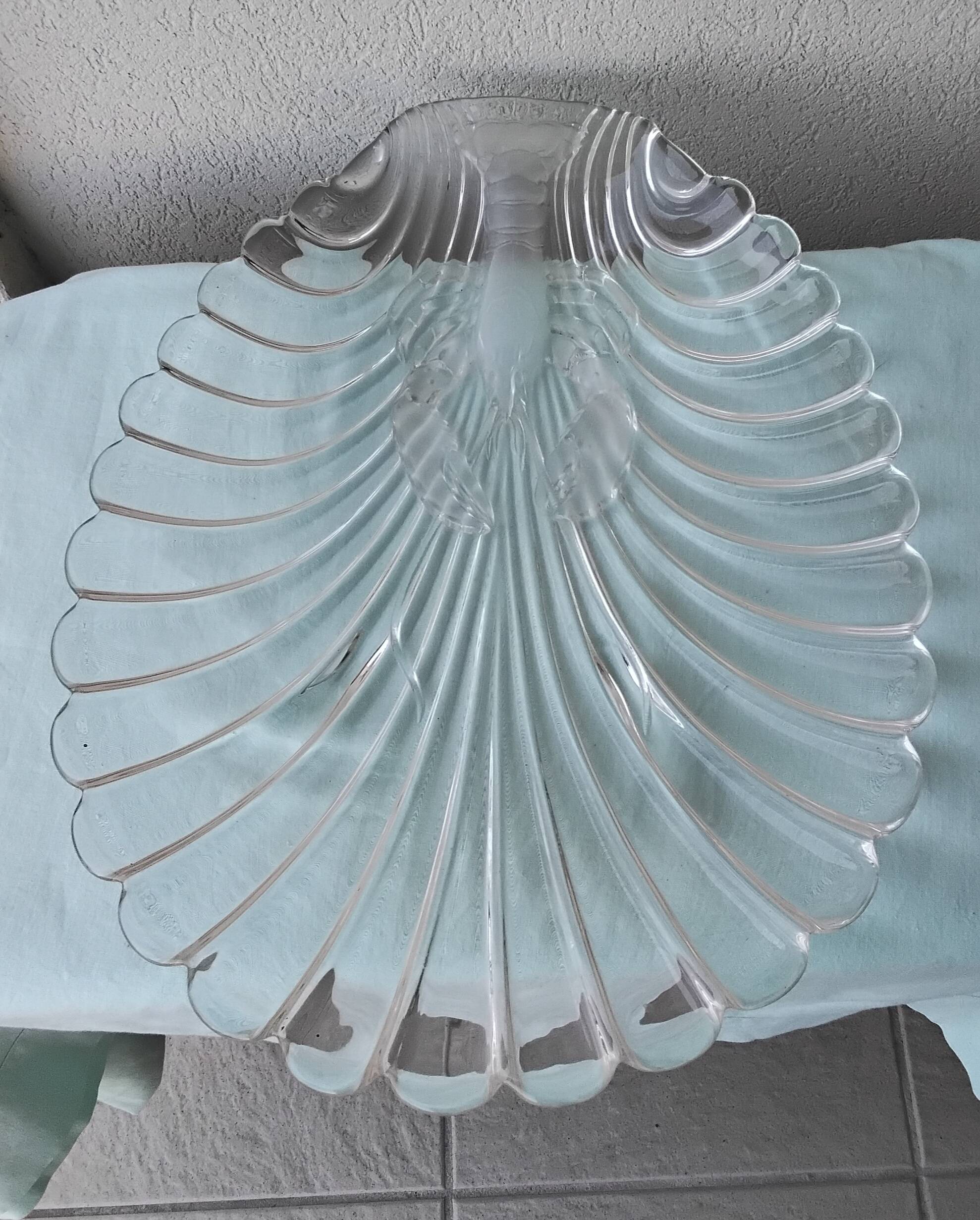 Glass dish for shellfish or crustaceans lobster